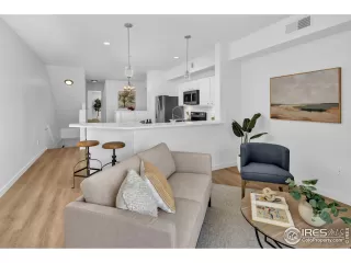 Photo #3: 992702 Listing