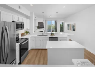 Photo #5: 992702 Listing