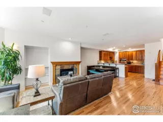 Photo #4: 992712 Listing