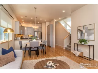 Photo #2: 992860 Listing