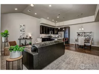 Photo #5: 992919 Listing
