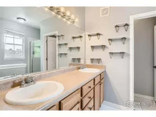 Photo #6: 992969 Listing