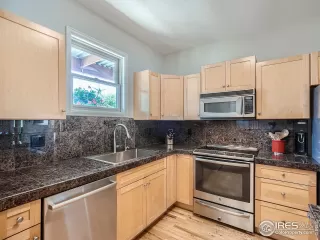 Photo #6: 992993 Listing