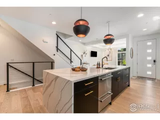 Photo #6: 993080 Listing