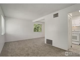 Photo #5: 993110 Listing