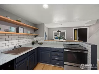 Photo #5: 993324 Listing