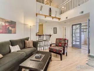 Photo #5: 993577 Listing