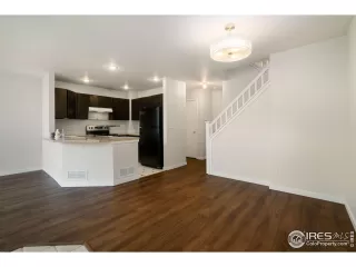 Photo #6: 993815 Listing