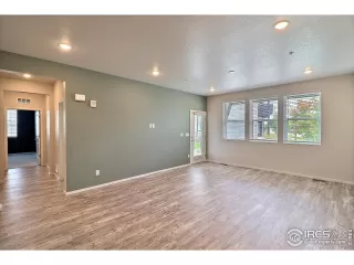 Photo #2: 993909 Listing