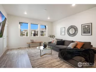 Photo #4: 993936 Listing