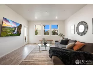 Photo #5: 993936 Listing