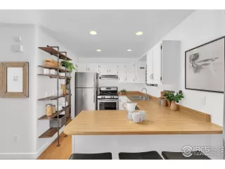 Photo #4: 993984 Listing