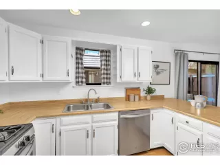 Photo #5: 993984 Listing