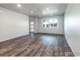 Photo #4: 994123 Listing