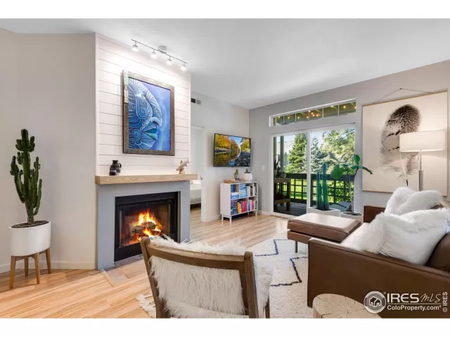 MLS: 994486 Condo For Sale