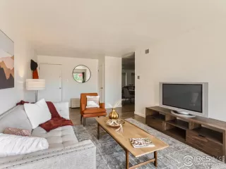 Photo #3: 994600 Listing