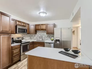 Photo #5: 994600 Listing