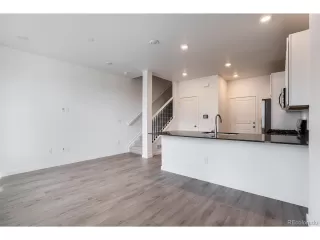 Photo #5: 9946378 Listing