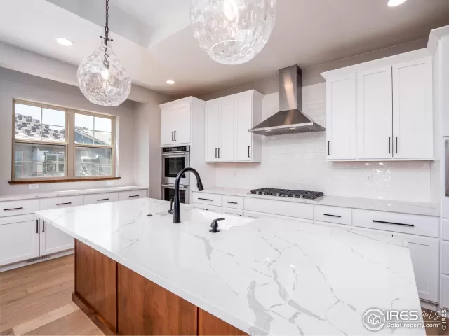 MLS: 994710 Condo For Sale