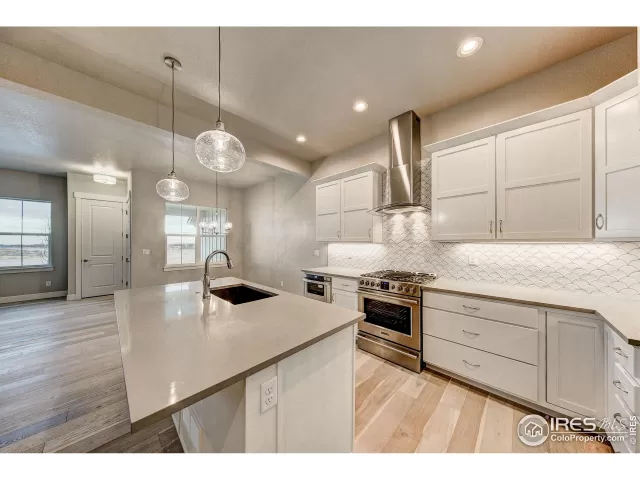 MLS: 994736 Condo For Sale