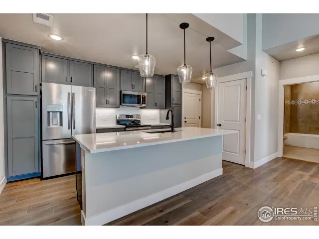 MLS: 994842 Condo For Sale