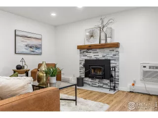 Photo #2: 994900 Listing