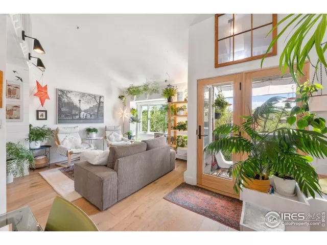 MLS: 994963 Condo For Sale