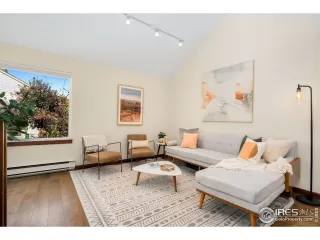 Photo #4: 994972 Listing