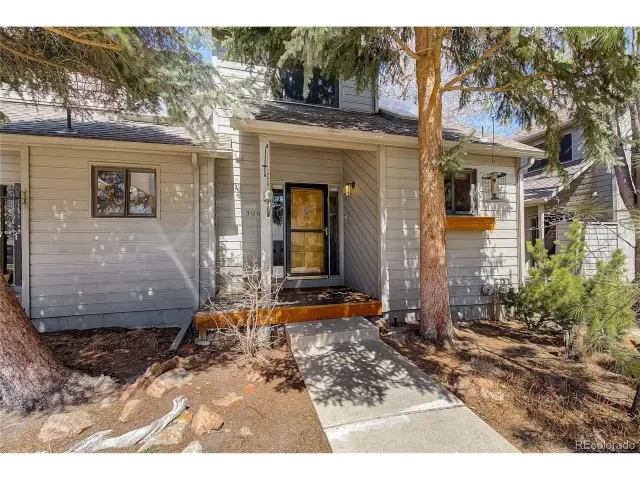 MLS: 9951193 Condo For Sale