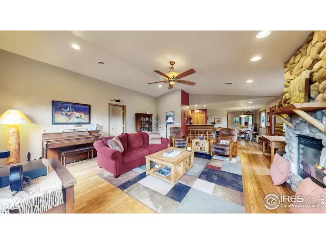 MLS: 995469 Condo For Sale