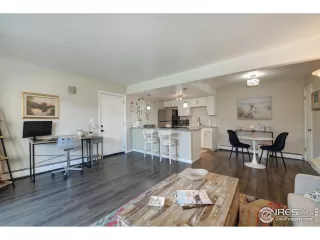 Photo #5: 995700 Listing