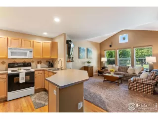 Photo #5: 995746 Listing