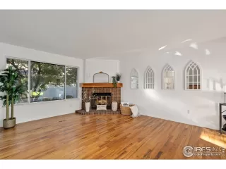 Photo #2: 995817 Listing