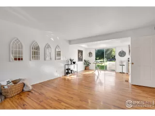 Photo #3: 995817 Listing