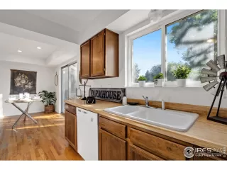 Photo #5: 995817 Listing