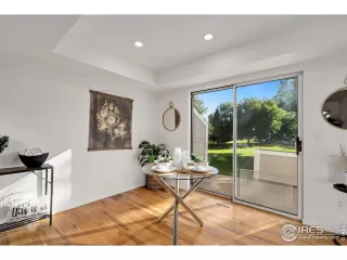 Photo #6: 995817 Listing