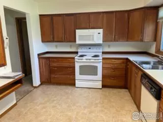 Photo #6: 995836 Listing