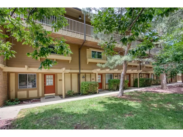 MLS: 9959022 Condo For Sale