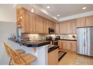 Photo #5: 995924 Listing