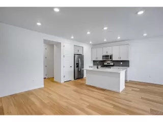 Photo #6: 9960292 Listing