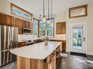 Photo #4: 996082 Listing