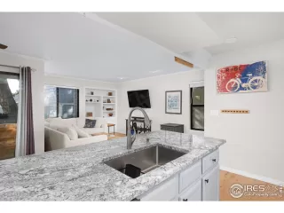 Photo #2: 996265 Listing