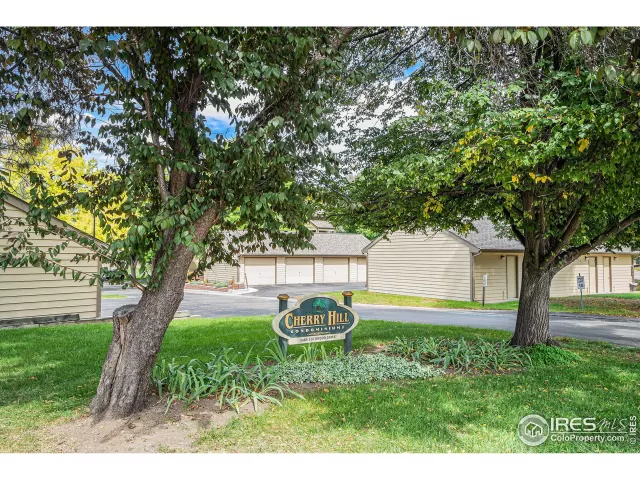 MLS: 996563 Condo For Sale