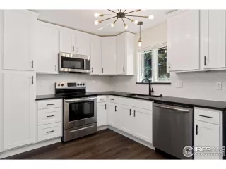Photo #6: 996585 Listing