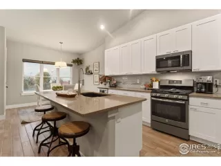 Photo #6: 996627 Listing