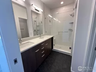 Photo #5: 996750 Listing