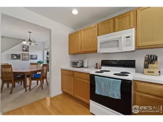 Photo #6: 996938 Listing