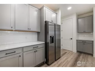 Photo #5: 997478 Listing