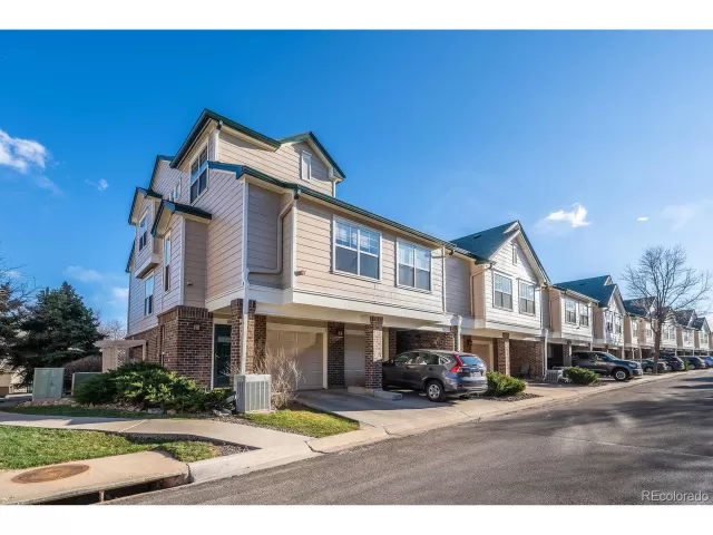 MLS: 9976149 Condo For Sale