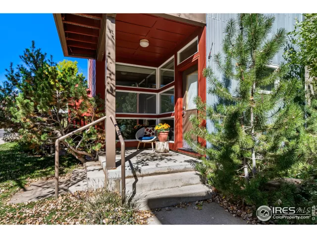 MLS: 997681 Condo For Sale